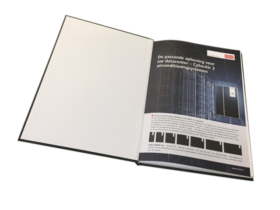 boek met harde kaft en stofomslag