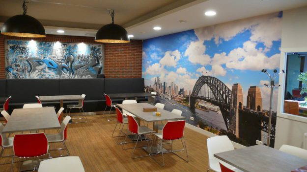 fotobehang in kantine Veerman & Kemper stucadoors